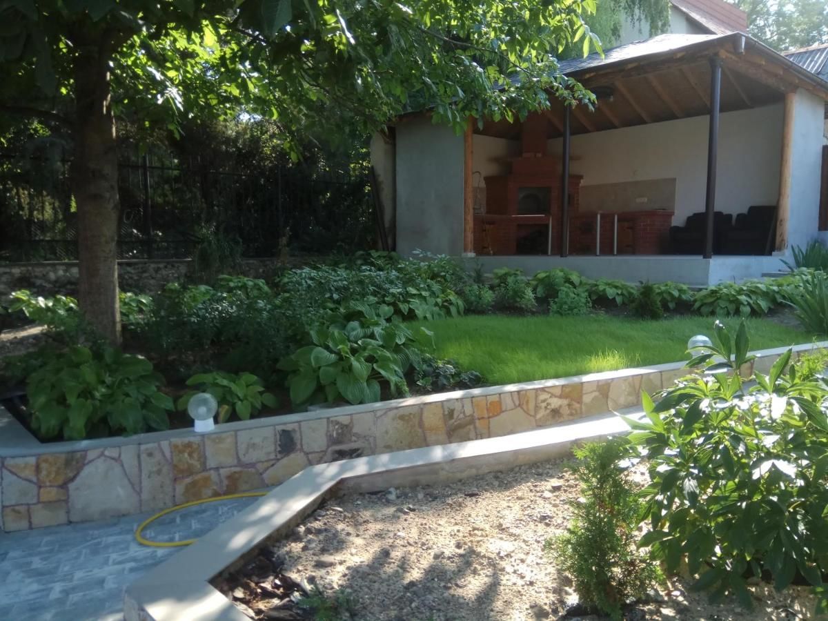 Виллы Slovac House with a garden and fireplace Кишинёв-33